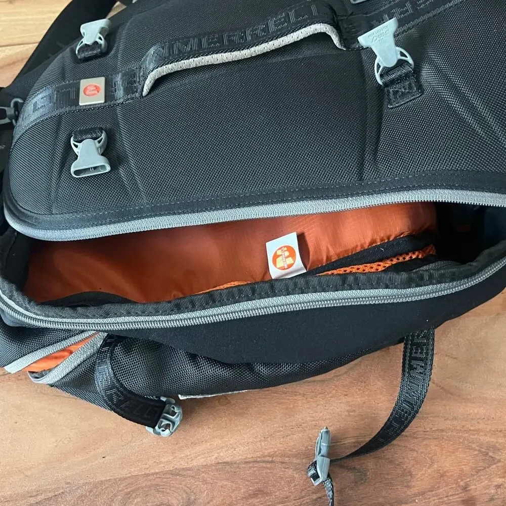 Merrell Tamarack Hiking Backpack Treck Trail Outdoor padded straps camping